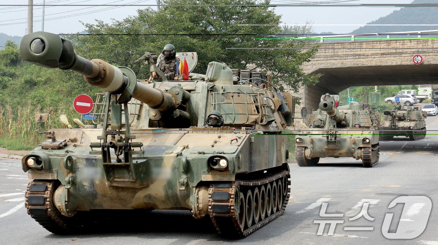  경기 파주시 일대에서 자체 훈련에 나선 육군 자주포가 기동하고 있다.  2024.8.26/뉴스1 ⓒ News1 장수영 기자