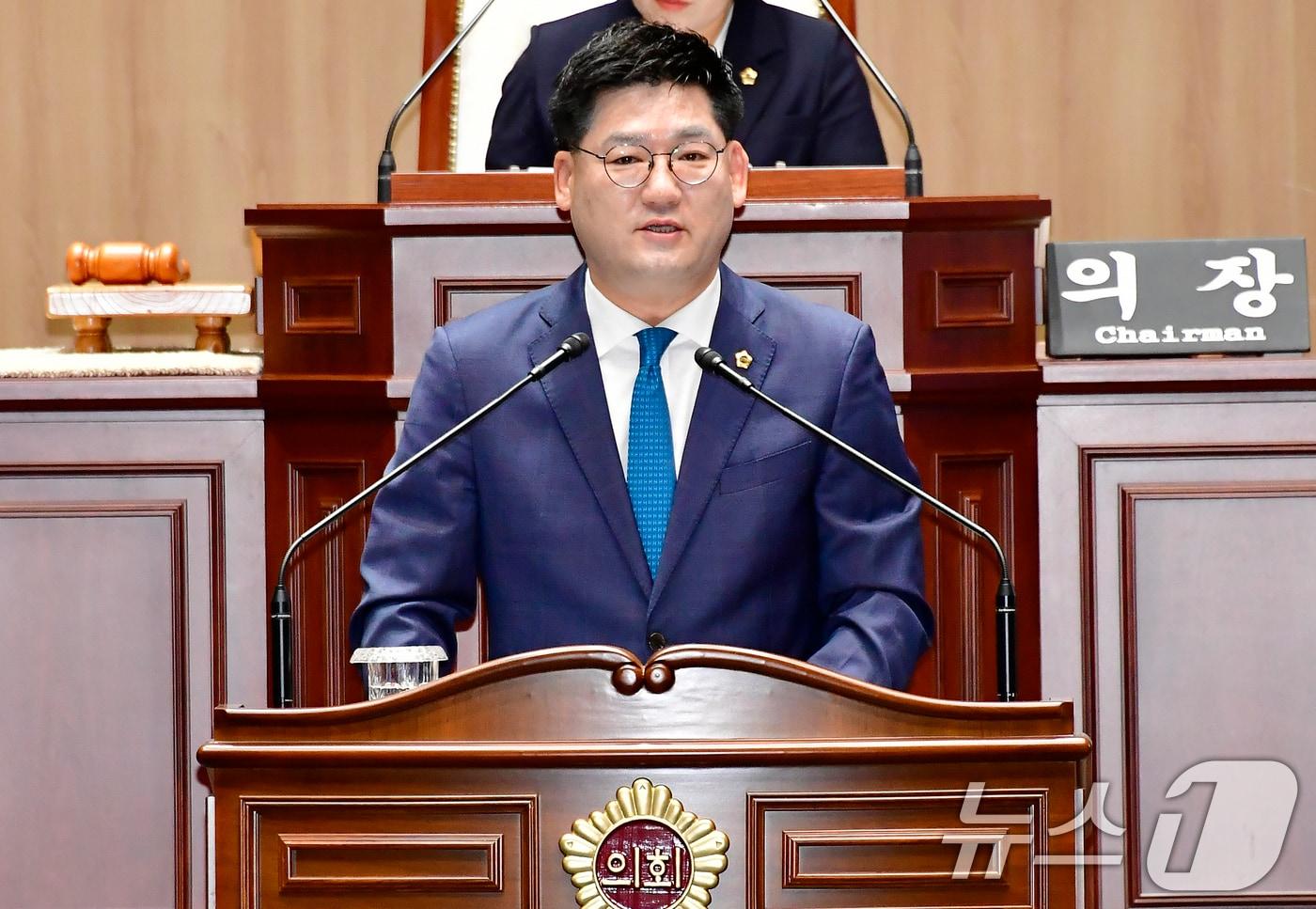 본문 이미지 - 심철의 광주시의원이 26일 임시회 본회의에서 5분 발언을 통해 광주 도시철도 2호선 예산 문제를 지적하고 있다.(광주시의회 제공)2024.8.26/뉴스1 