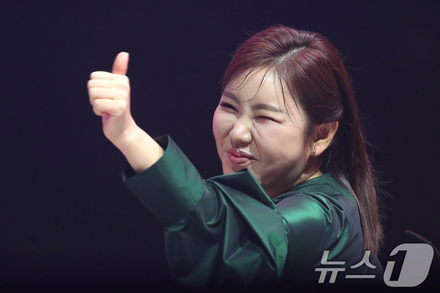 본문 이미지 - 트로트 가수 송가인이 눈부신 한복 자태를 선보였다. ⓒ News1 권현진 기자