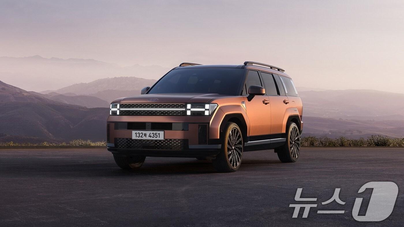 본문 이미지 - 현대자동차가 대표 중형 SUV 디 올 뉴 싼타페의 연식 변경 모델 ‘2025 싼타페’를 27일 출시했다. (현대차 제공) 2024.8.27/뉴스1