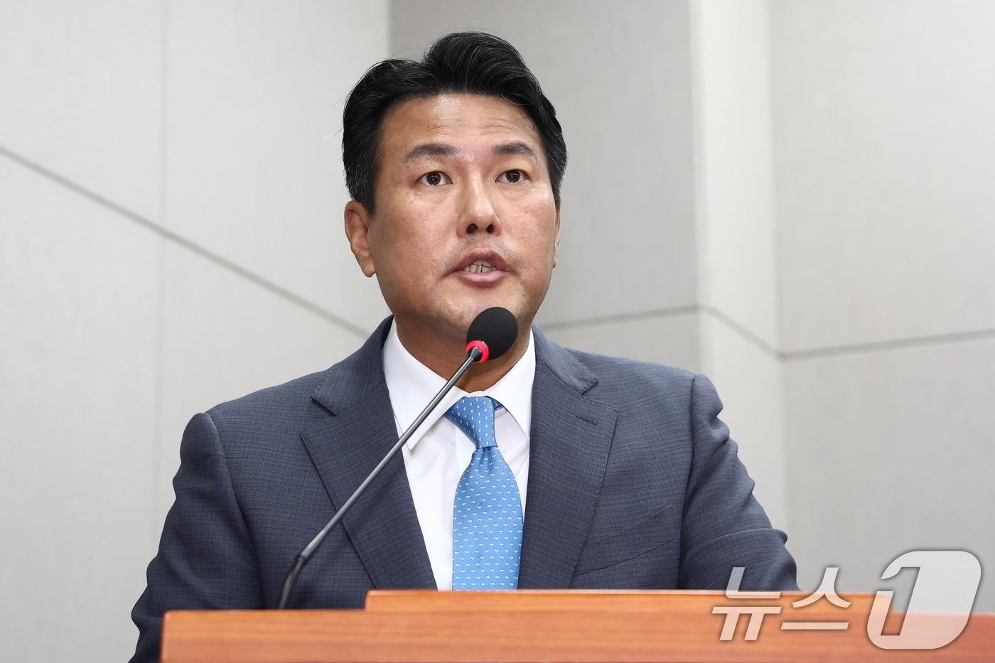 본문 이미지 - 김태효 국가안보실 1차장이 27일 오후 서울 여의도 국회에서 열린 운영위원회 전체회의에 출석, 서미화 더불어민주당 의원의 질의에 답변하고 있다. 2024.8.27/뉴스1 ⓒ News1 김민지 기자