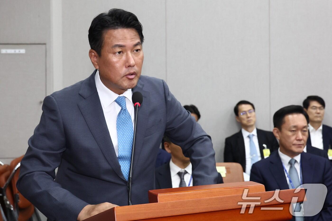 본문 이미지 - 김태효 국가안보실 1차장이 27일 오후 서울 여의도 국회에서 열린 운영위원회 전체회의에서 한일 과거사 문제와 관련해 '중마일(중요한 건 일본 마음)'이라고 말한 과거 발언과 관련한 의원 질의에 답변하고 있다. 2024.8.27/뉴스1 ⓒ News1 김민지 기자