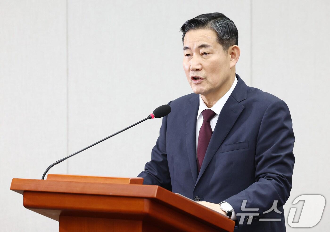 본문 이미지 - 신원식 국가안보실장이 27일 오후 서울 여의도 국회에서 열린 운영위원회 전체회의에 출석, 인사말을 하고 있다. 2024.8.27/뉴스1 ⓒ News1 김민지 기자