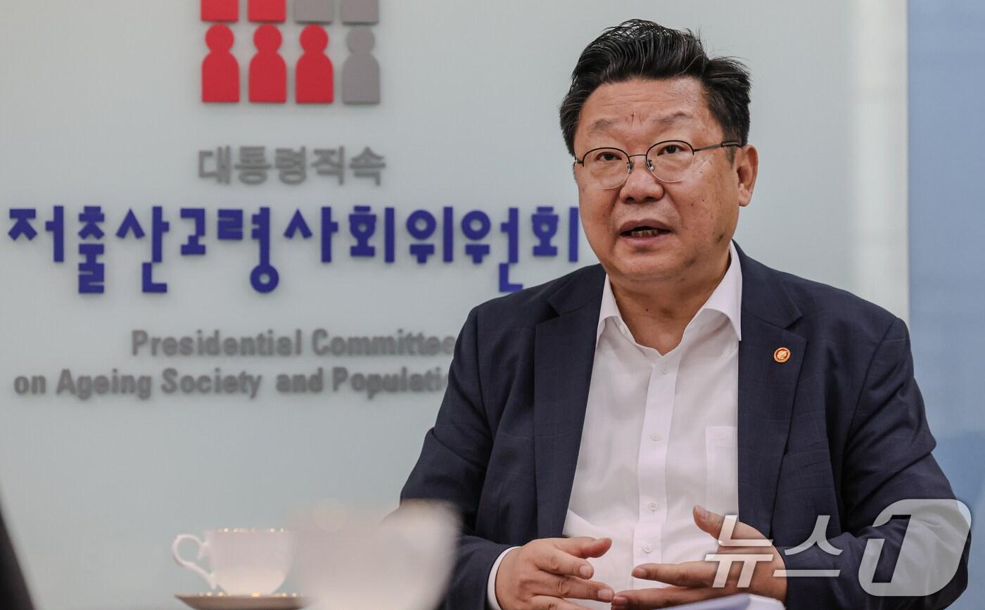 본문 이미지 - 주형환 저출산고령사회위원회 부위원장이 27일 서울 종로구 정부서울청사에서 뉴스1과 인터뷰를 하고 있다. 2024.8.27/뉴스1 ⓒ News1 허경 기자