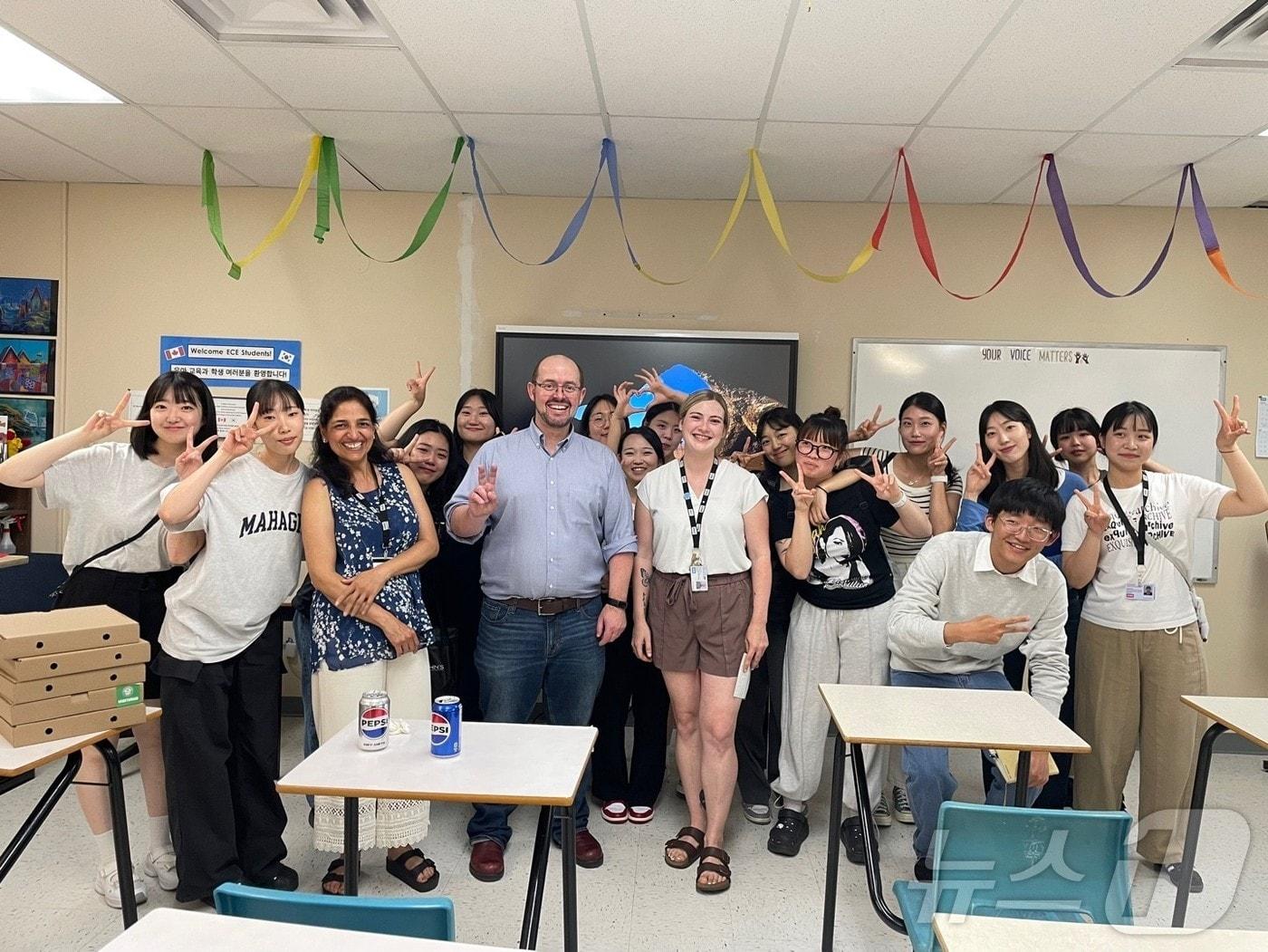 본문 이미지 - 우송정보대학 유아교육과가 최근 캐나다 대학과 협력해 진행한 글로벌 현장학습 프로그램을 성공적으로 마무리했다. &#40;우송정보대학 제공&#41;/뉴스1  