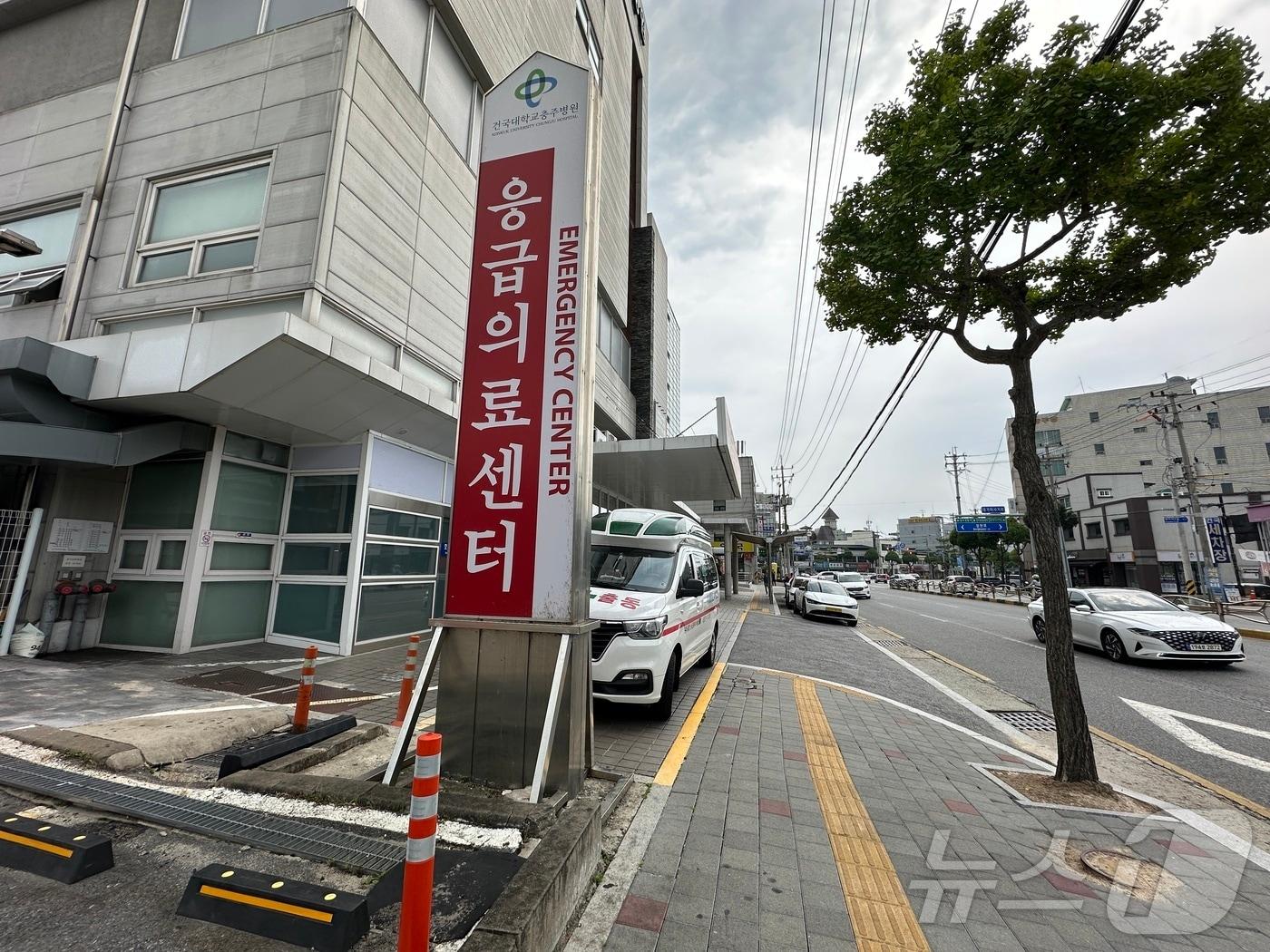 본문 이미지 -  28일 건국대 충주병원 응급실 전담 의사가 사직서를 제출한 것으로 알려지면서, 시민들의 불안과 불만이 커지고 있다. 사진은 건국대병원 응급실.2024.8.28/뉴스1