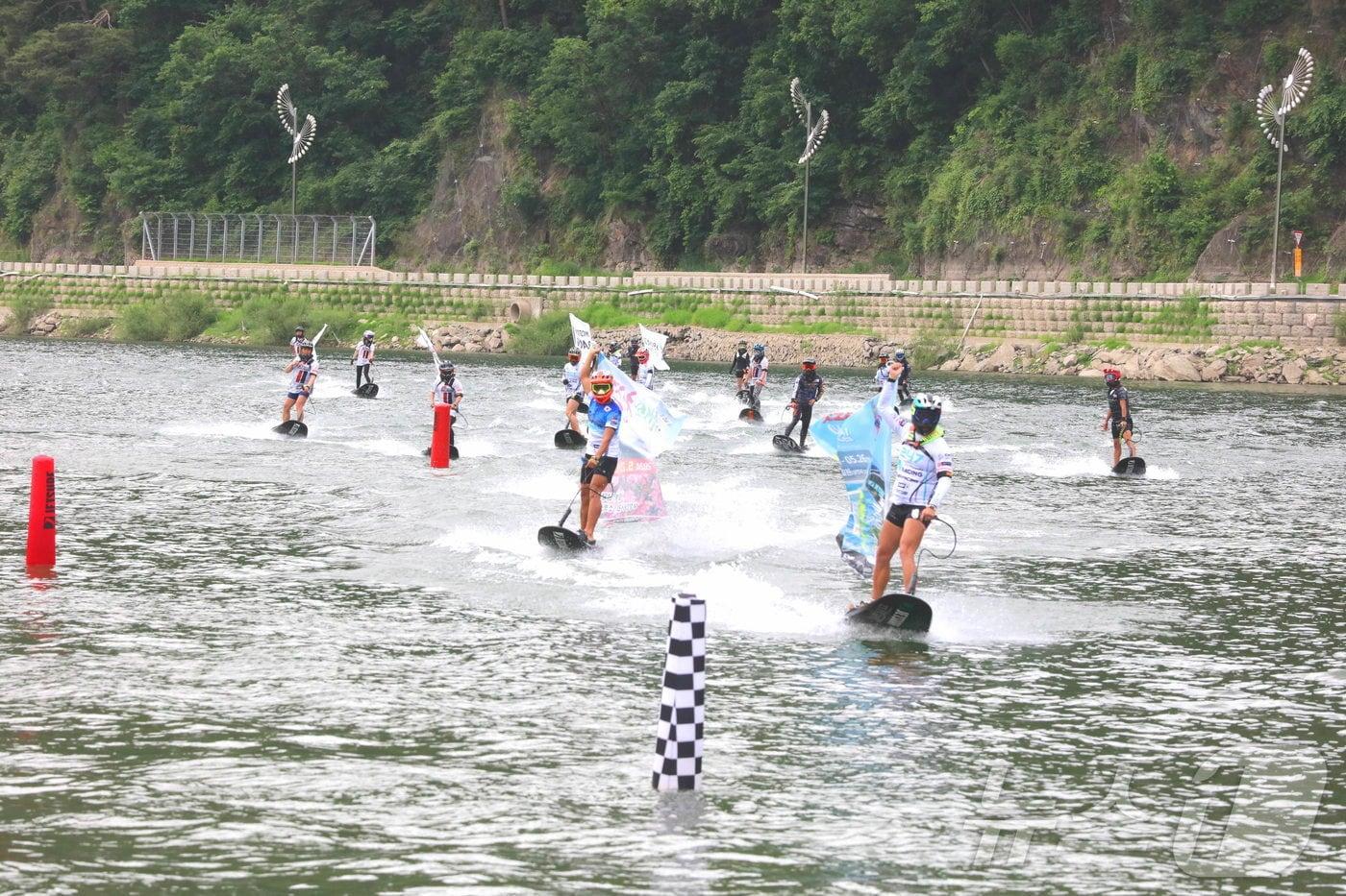 본문 이미지 - 지난 5월 단양에서 열린 '2024 단양 모터서프 아시아챔피언십' 경기 모습.2024.8.28/뉴스1