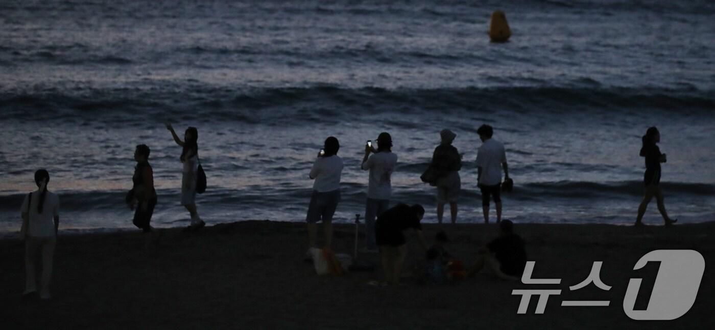 제주시 이호해수욕장에서 더위를 쫓는 피서객들.2024.8.28/뉴스1 ⓒ News1 오현지 기자