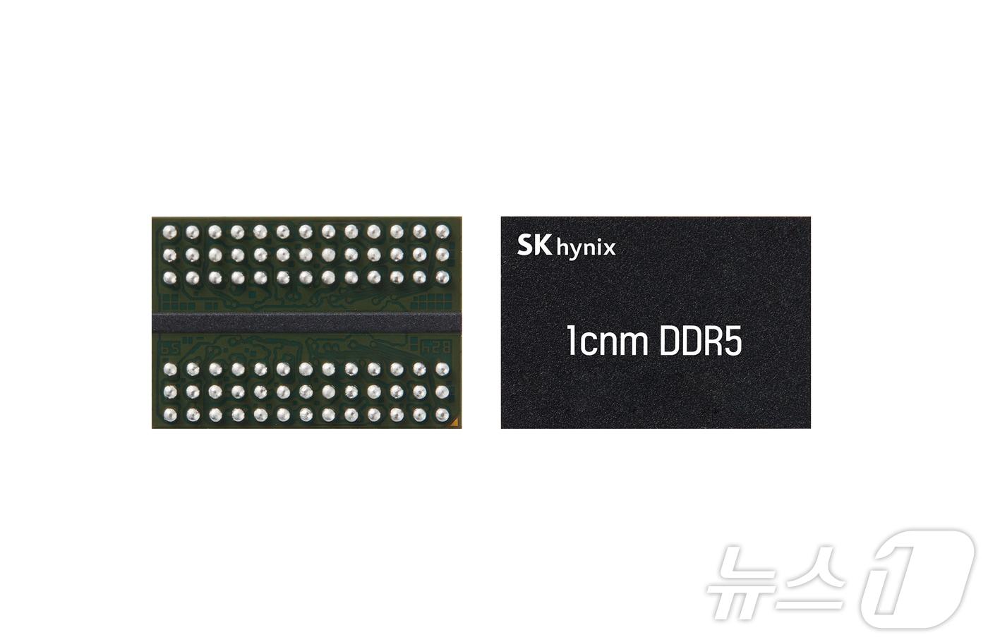 세계 최초로 10나노급 6세대(1c) 미세공정을 적용한 SK하이닉스의 16Gb DDR5 D램.(SK하이닉스 제공) ⓒ News1 한재준 기자