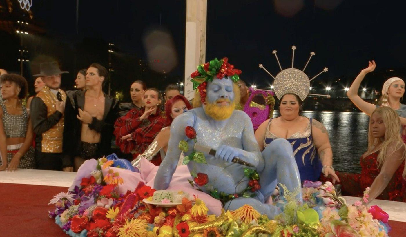 본문 이미지 - 프랑스의 공연 예술가 토마스 졸리가 연출한 2024파리올림픽 개회식 공연 무대. <출처= 엑스 갈무리>