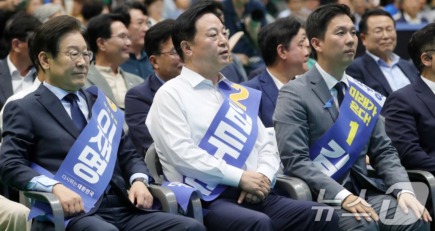 본문 이미지 - 이재명(왼쪽부터), 김두관, 김지수 더불어민주당 당대표 후보들. 뉴스1 ⓒ News1 유경석 기자