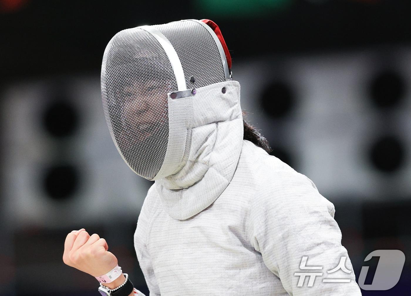 본문 이미지 - 펜싱 여자 사브르 대표팀이 2026 아이치 나고야 아시안게임 단체전 금메달을 획득했다. ⓒ 뉴스1 박정호 기자