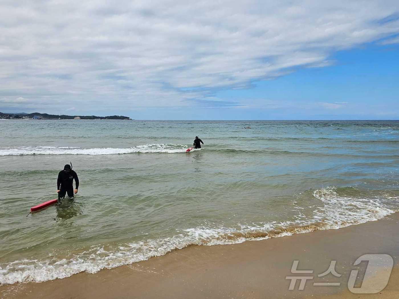 본문 이미지 - 강원 고성 죽왕면 오호리 송지호해수욕장 사고 현장.(강원도소방본부 제공)