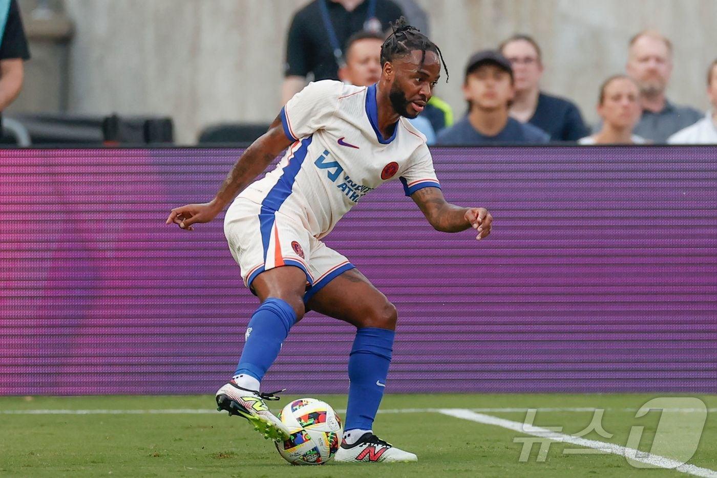 본문 이미지 - 첼시를 떠나 아스널에 입단한 라힘 스털링. ⓒ AFP=뉴스1