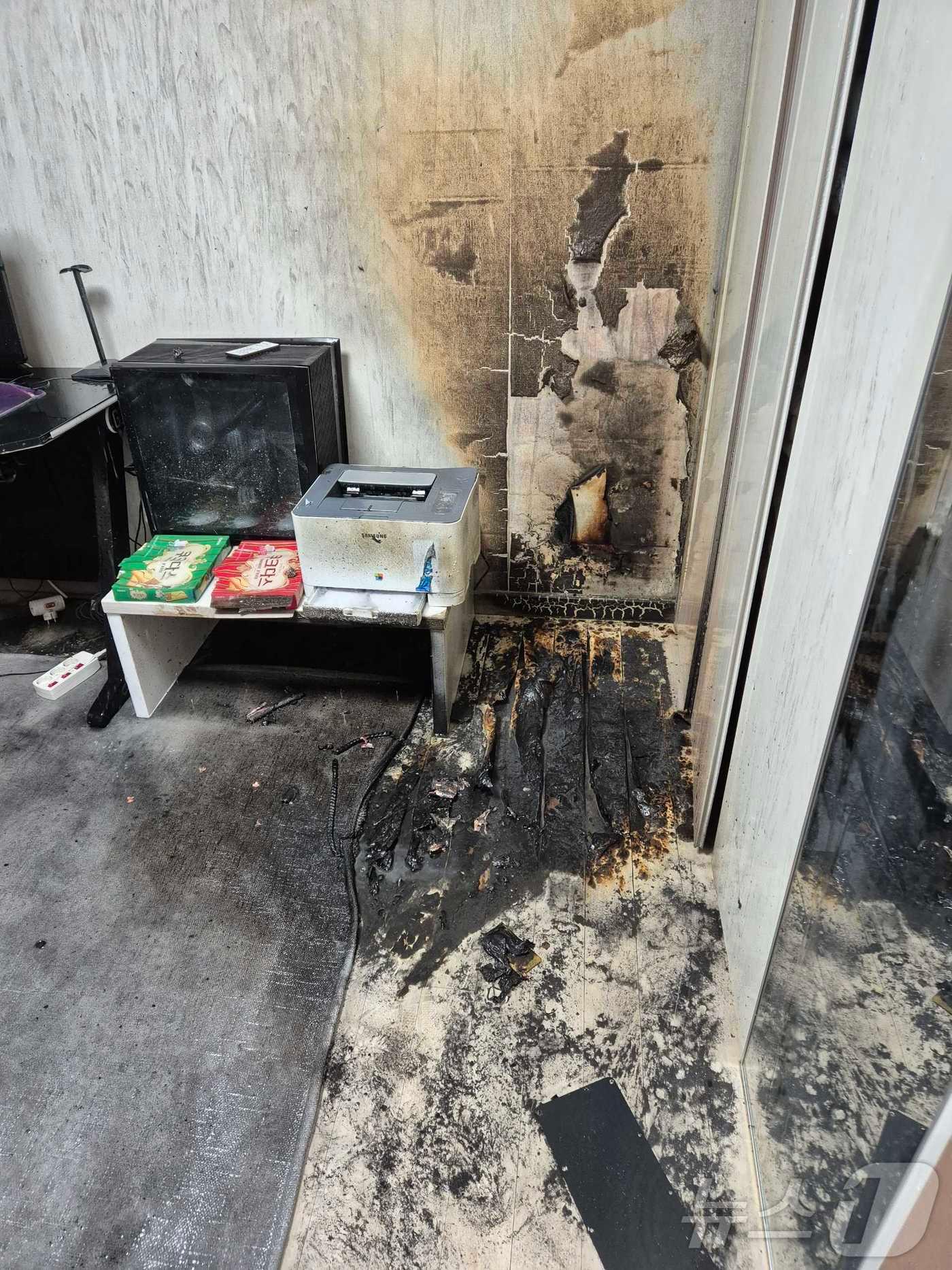 본문 이미지 - 강원 원주 지정면 아파트 전동킥보도 폭발 화재 현장.(상원도소방본부 제공) 2024.8.4/뉴스1