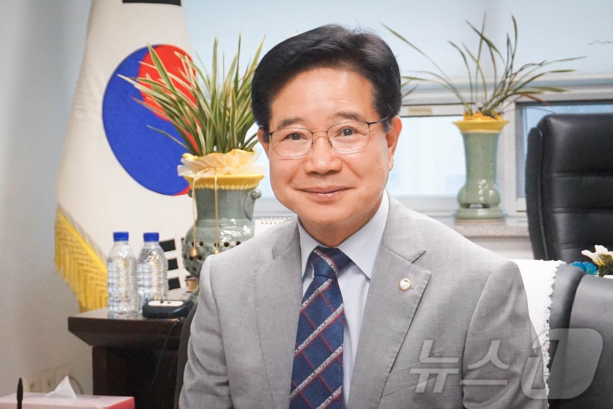 본문 이미지 - 김창룡 전 경찰청장이 서울 중구 한국청소년육성회에서 <뉴스1>과 만나 퇴임 후 첫 인터뷰를 하고 있다. 2024.7.18/뉴스1 ⓒ News1 이기범 기자