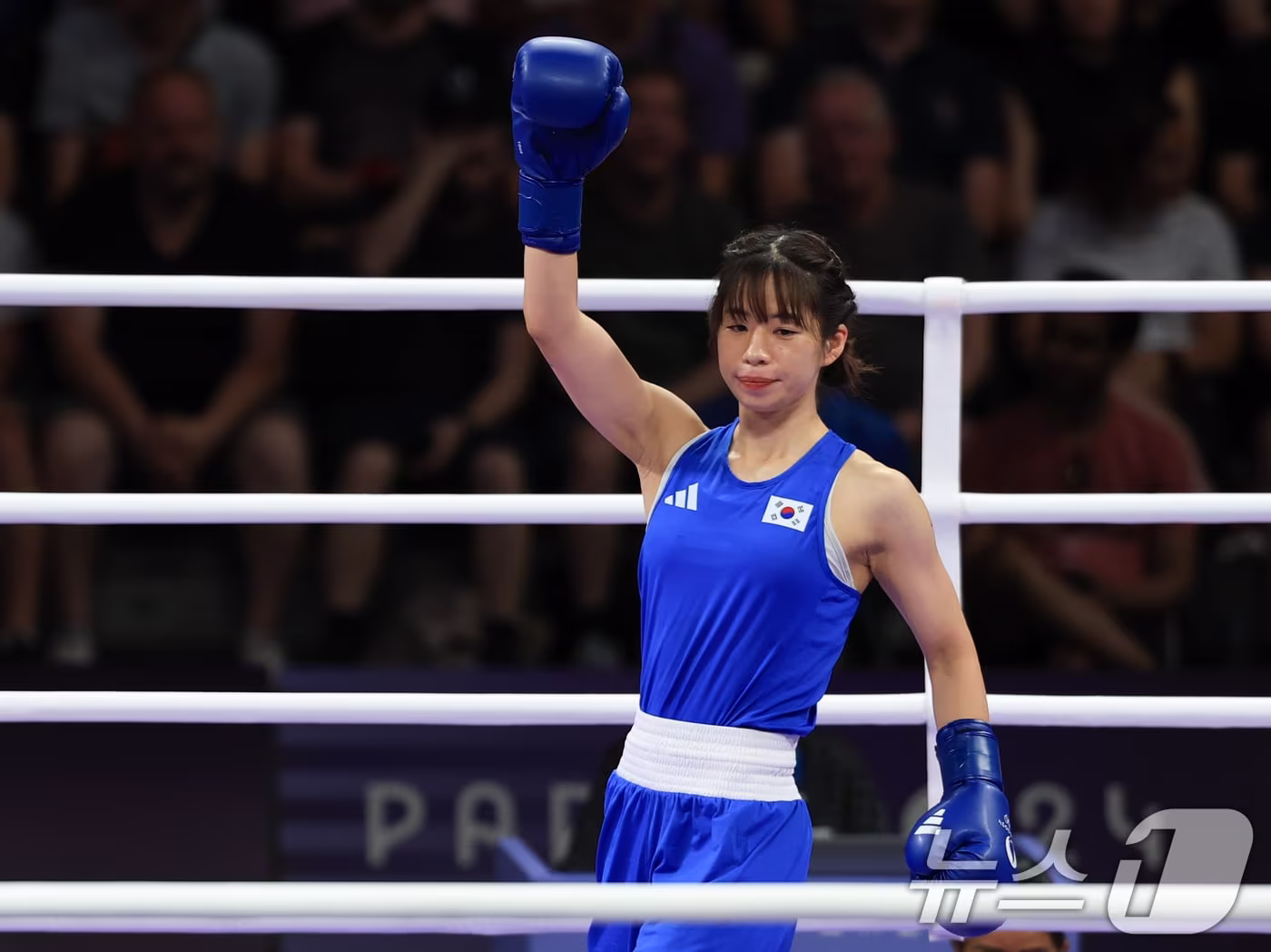 본문 이미지 - 대한민국 복싱 대표팀 임애지 선수가 4일 오후(한국시간) 프랑스 파리 노스 파리 아레나에서 진행된 복싱 여자 54kg급 준결승 튀르키예의 해티스 아크바스 선수와의 경기에서 출전하고 있다. 2024.8.4/뉴스1 ⓒ News1 박정호 기자