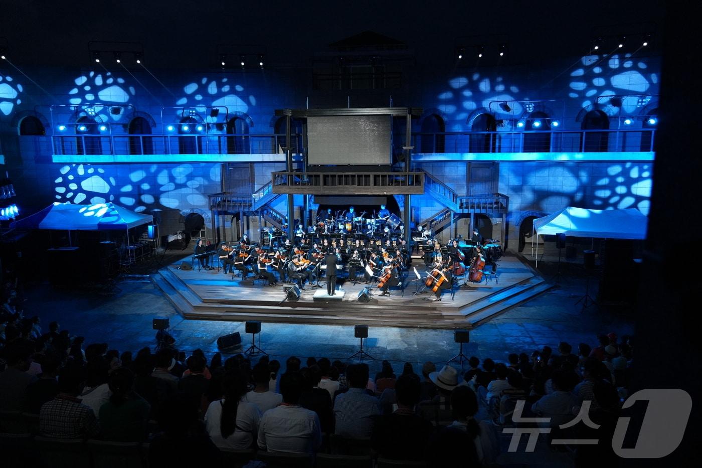 지난 4일 폐막한 밀양공연예술축제의 폐막작 '밀양 오케스트라와 함께하는 썸머 환타지아' 공연 모습.(밀양시 제공)