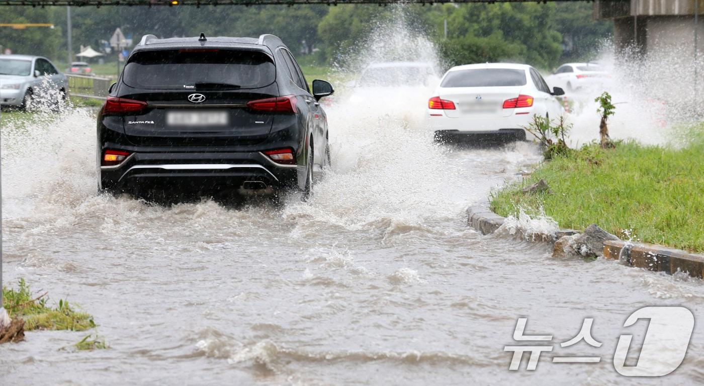 대전 유등천 하상도로가 일부 침수돼 있다. 2024.8.5/뉴스1 ⓒ News1 김기태 기자