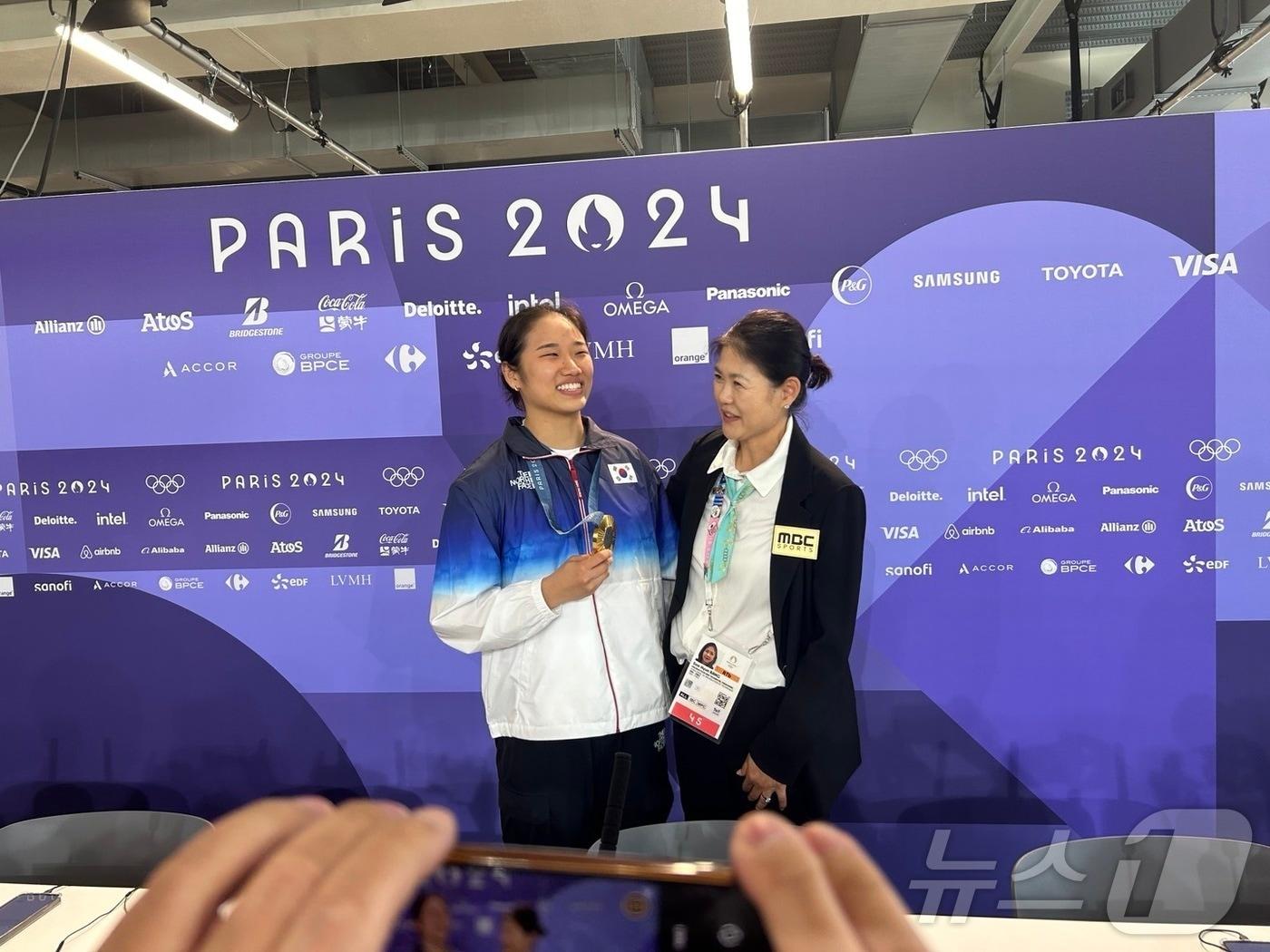 본문 이미지 - 안세영(왼쪽)과 방수현 ⓒ News1 문대현 기자