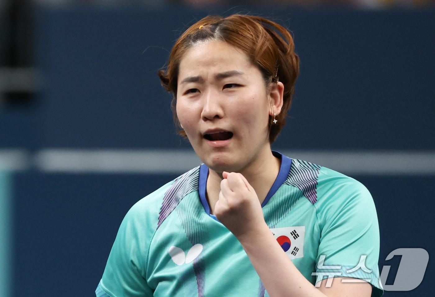 대한민국 탁구 대표팀 이은혜 선수가 6일 오전(한국시간) 프랑스 파리 사우스 파리 아레나 4에서 열린 '2024 파리올림픽' 탁구 여자 단체 16강 브라질의 브루나 다카하시 선수와의 경기에서 득점한 후 기뻐하고 있다. 2024.8.6/뉴스1 ⓒ News1 박정호 기자