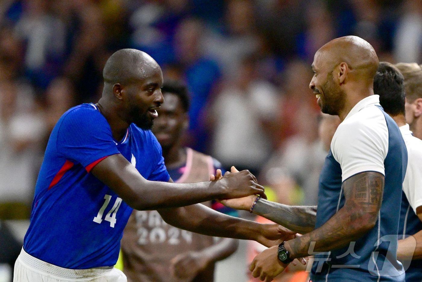 티에리 앙리 프랑스 대표팀 감독(오른쪽)과 장 필립 마테타. ⓒ AFP=뉴스1