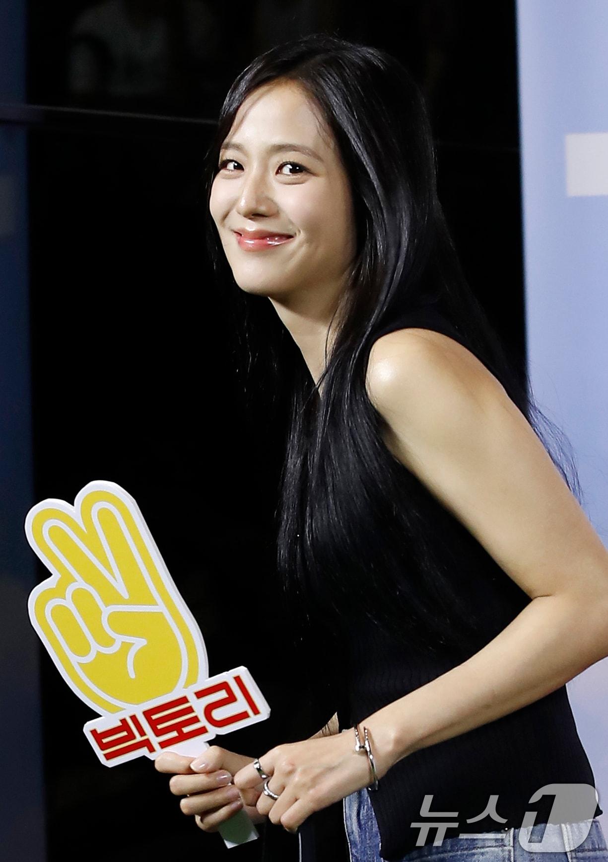 본문 이미지 - 블랙핑크 지수가 '절친' 혜리를 응원했다. ⓒ News1 권현진 기자