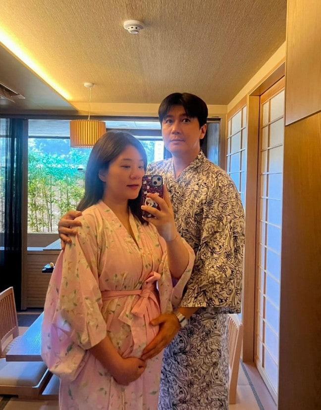 본문 이미지 - 장정윤 작가와 김승현(장정윤 작가 SNS)