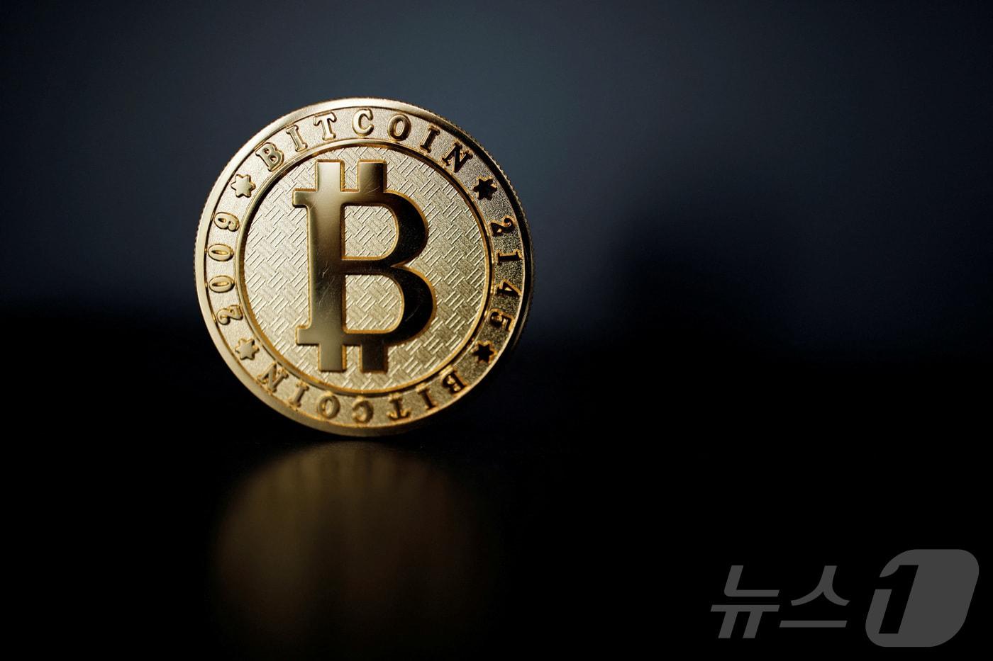 비트코인 10% 급락해 9만 달러 붕괴…3개월여만 - 뉴스1