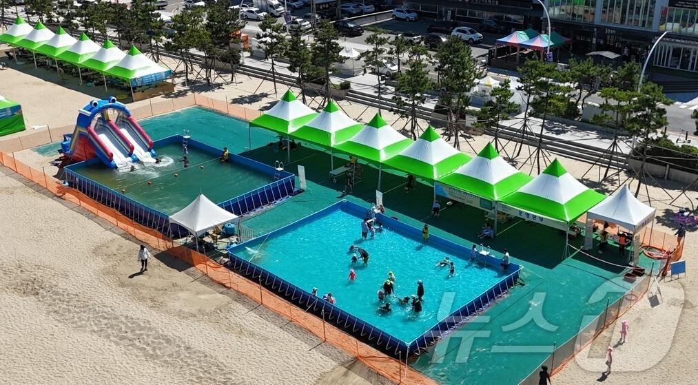 본문 이미지 - 울산 일산해수욕장 물놀이장.(울산동구청제공)