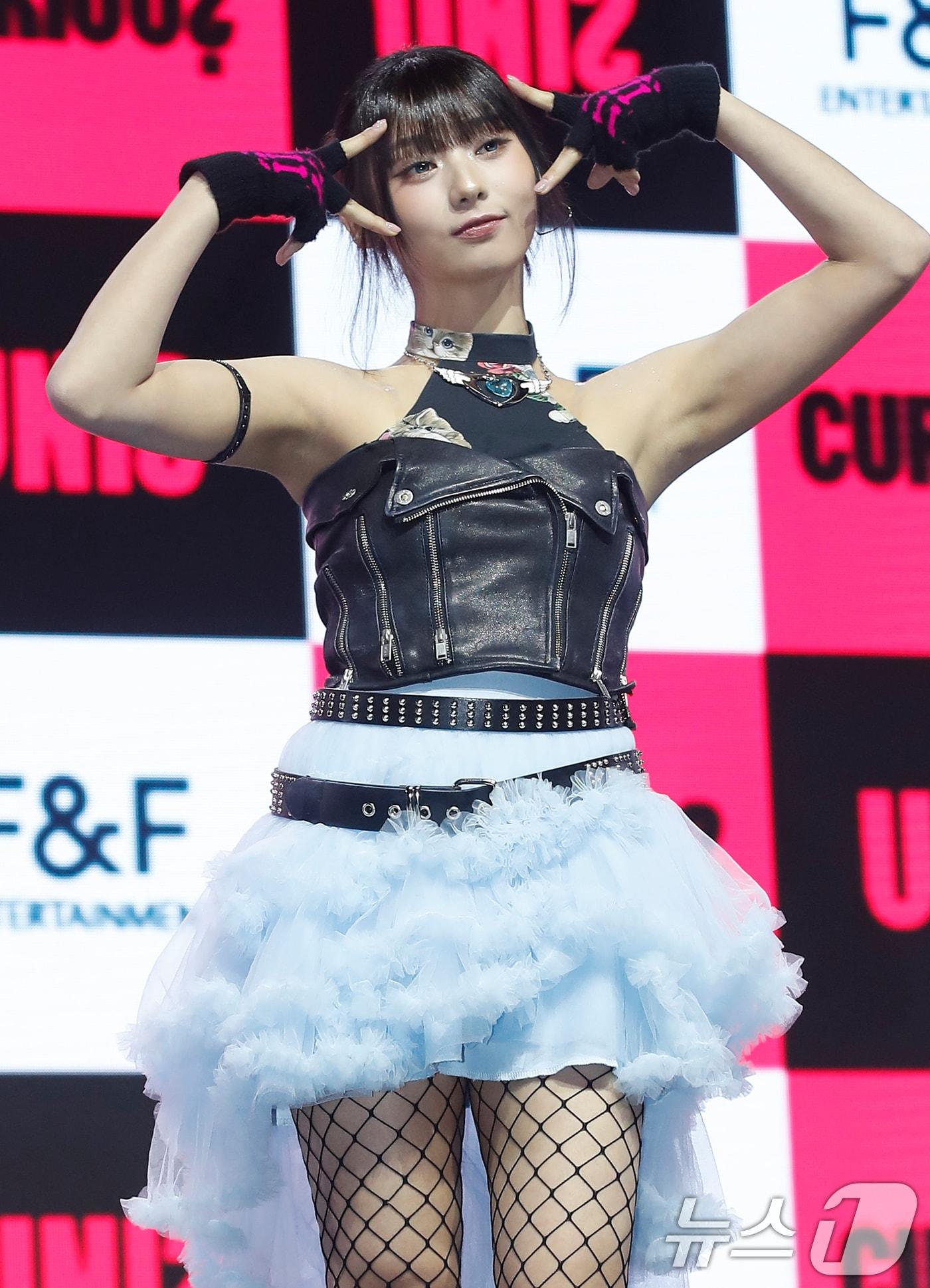 본문 이미지 - 유니스 현주가 6일 서울 광진구 예스24라이브홀에서 가진 첫 번째 싱글앨범 ‘CURIOUS(큐리어스)’ 쇼케이스에서 포즈를 취하고 있다. 2024.8.6/뉴스1 ⓒ News1 권현진 기자