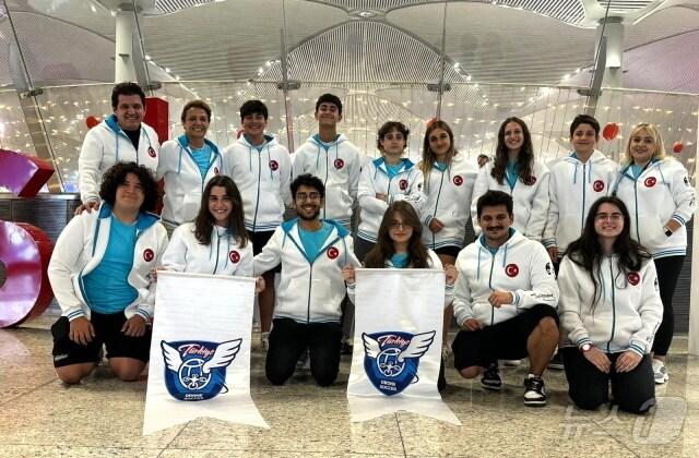 본문 이미지 - 튀르키예 드론축구 선수단이 드론축구 종주도시인 전북자치도 전주시를 방문했다.(전주시 제공)/뉴스1