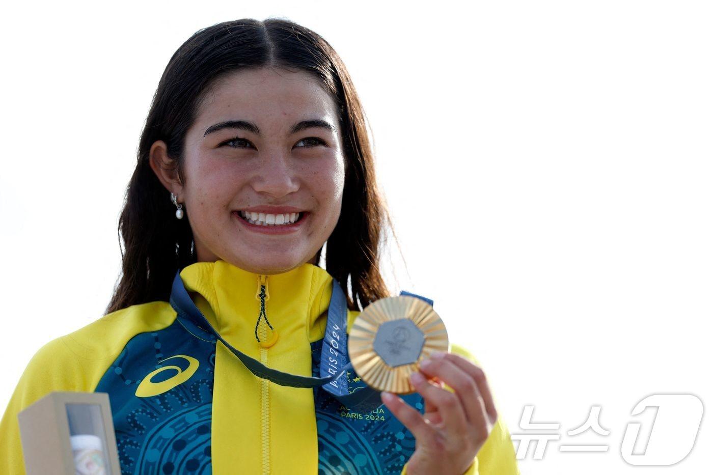 본문 이미지 - 파리 올림픽 최연소 금메달리스트가 된 호주의 아리사 트루. ⓒ AFP=뉴스1