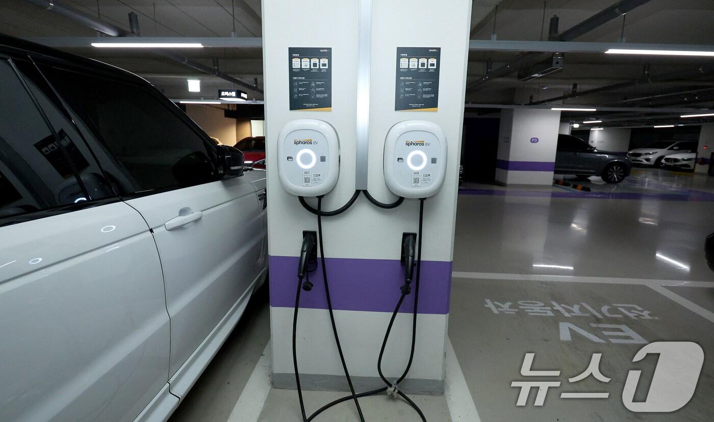 본문 이미지 - 전기차 충전소. (사진은 기사 내용과 무관함) / 뉴스1 ⓒ News1