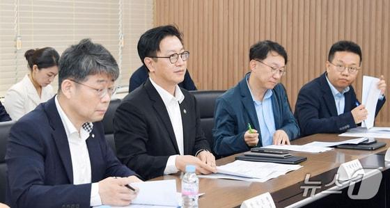 본문 이미지 - 김범석 기획재정부 차관이 7일 오전 서울 중구 은행회관에서 열린 '외환건전성협의회'를 주재하고 있다. (기획재정부 제공) 2024.8.7/뉴스1