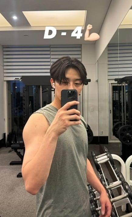 본문 이미지 - 배우 박서준 인스타그램 이미지