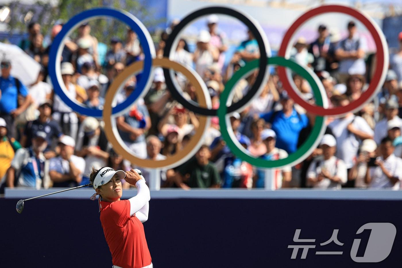 대한민국 골프 대표팀 양희영이 7일 오후(한국시간) 프랑스 기앙쿠르에 위치한 르 골프 내셔널에서 열린 2024 파리올림픽 여자 골프 1라운드 1번홀에서 티샷을 치고 있다. 2024.8.7/뉴스1 ⓒ News1 박정호 기자