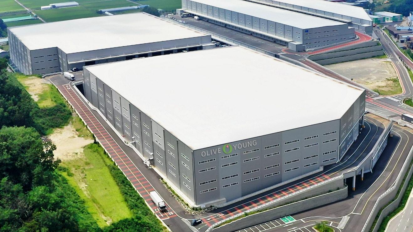 본문 이미지 - 안성물류센터.&#40;올리브영제공&#41;