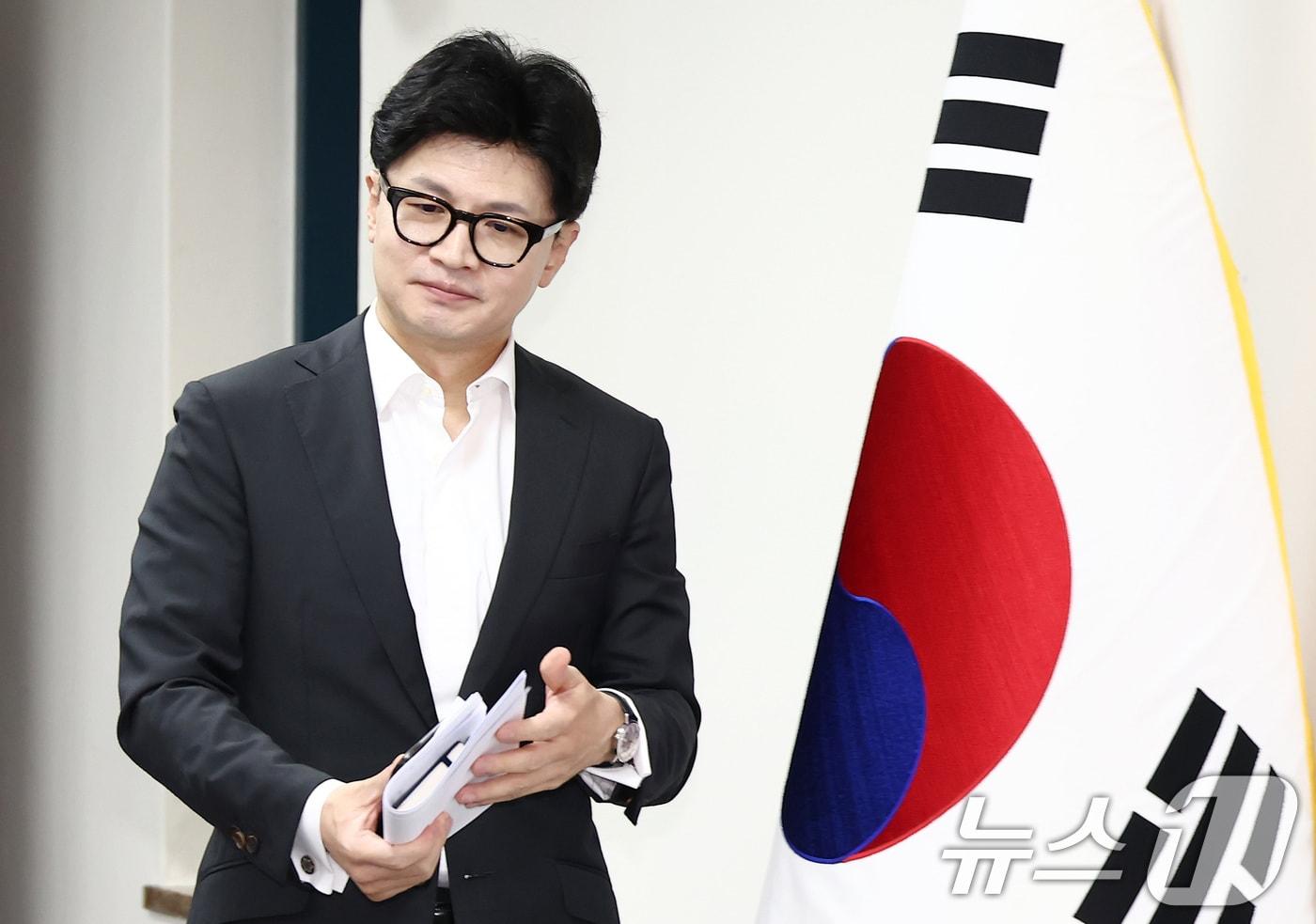 본문 이미지 - 한동훈 국민의힘 대표가 8일 오전 서울 여의도 중앙당사에서 열린 최고위원회의에 참석하고 있다. 2024.8.8/뉴스1 ⓒ News1 김민지 기자