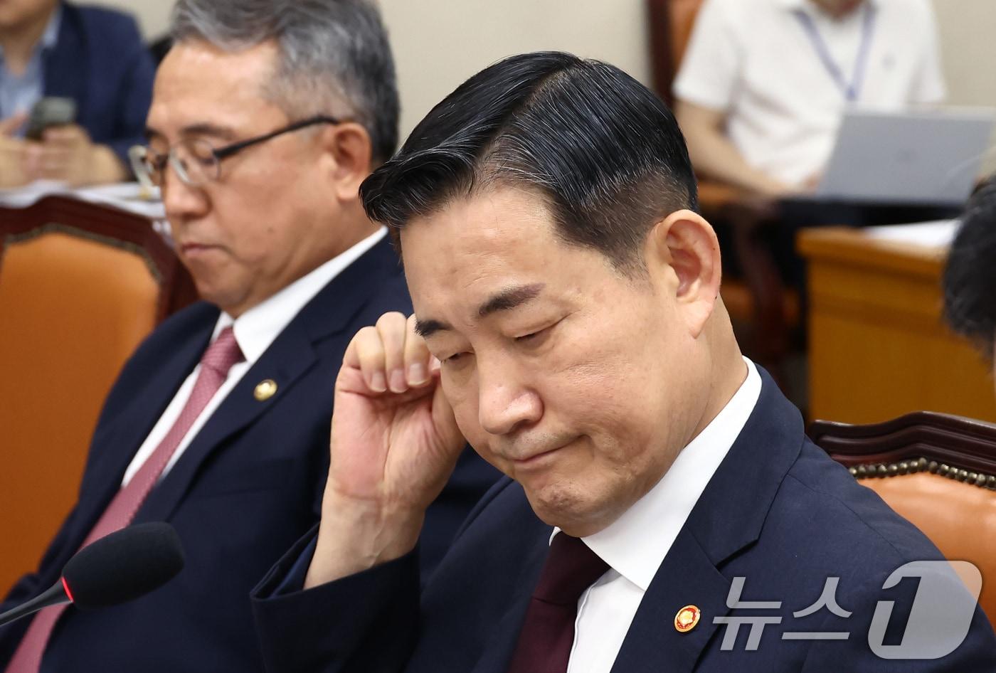 본문 이미지 - 신원식 국방부 장관이 8일 오전 서울 여의도 국회에서 열린 국방위원회 전체회의에 출석해 자리하고 있다. 2024.8.8/뉴스1 ⓒ News1 김민지 기자