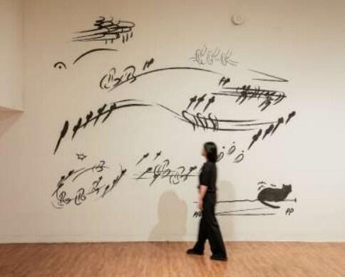 본문 이미지 - 김지영, 싱잉 노즈 Singing Nose, 2024, 5채널 사운드 설치, 벽에 목탄, 콘테, 가변크기, 코리아나미술관 제작 지원.