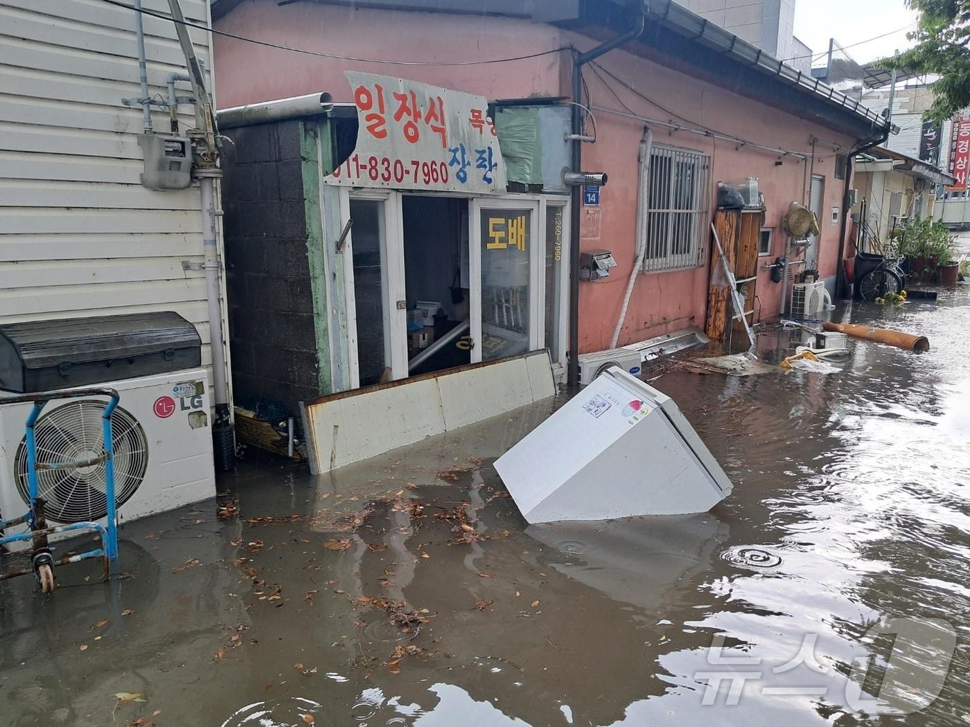 본문 이미지 - 8일 울산 호우 관련 피해 상황.(울산소방본부제공)