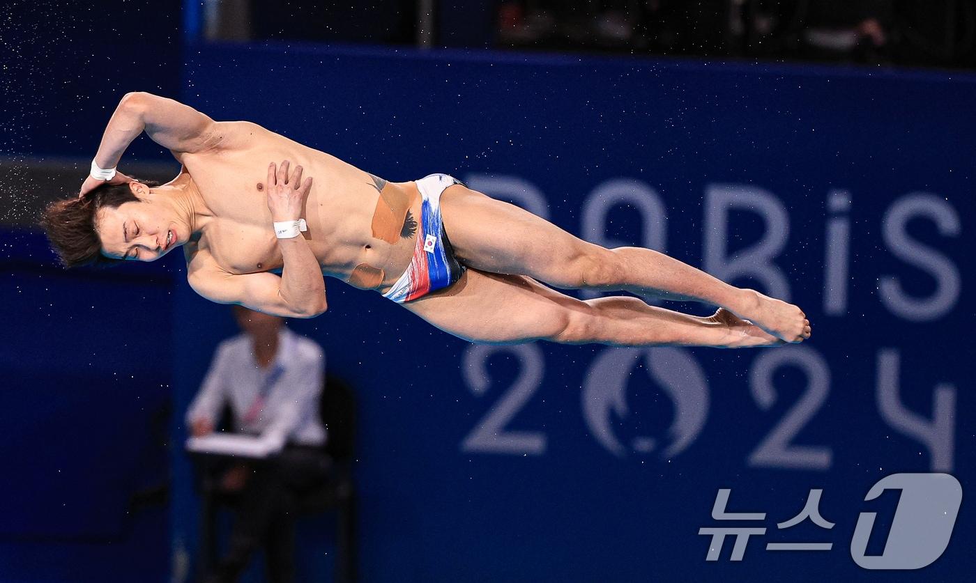 대한민국 다이빙 국가대표팀 우하람 선수가 8일 오후(한국시간) 프랑스 파리 아쿠아틱 센터에서 진행된 2024 파리올림픽 다이빙 남자 3m 스프링보드 결승 경기를 펼치고 있다. 2024.8.8/뉴스1 ⓒ News1 박정호 기자