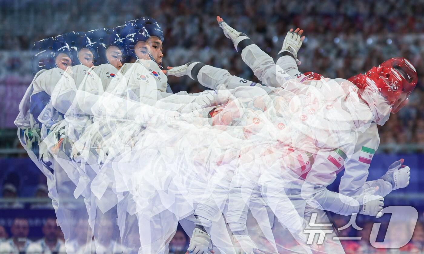 대한민국 태권도 국가대표팀 김유진 선수가 9일(한국시간) 프랑스 파리 그랑 팔레에서 진행된 2024 파리올림픽 태권도 여자 57kg급 결승 경기에서 이란의 나히드 키야니찬데 선수와 자웅을 겨루고 있다. (다중노출) 2024.8.9/뉴스1 ⓒ News1 이동해 기자