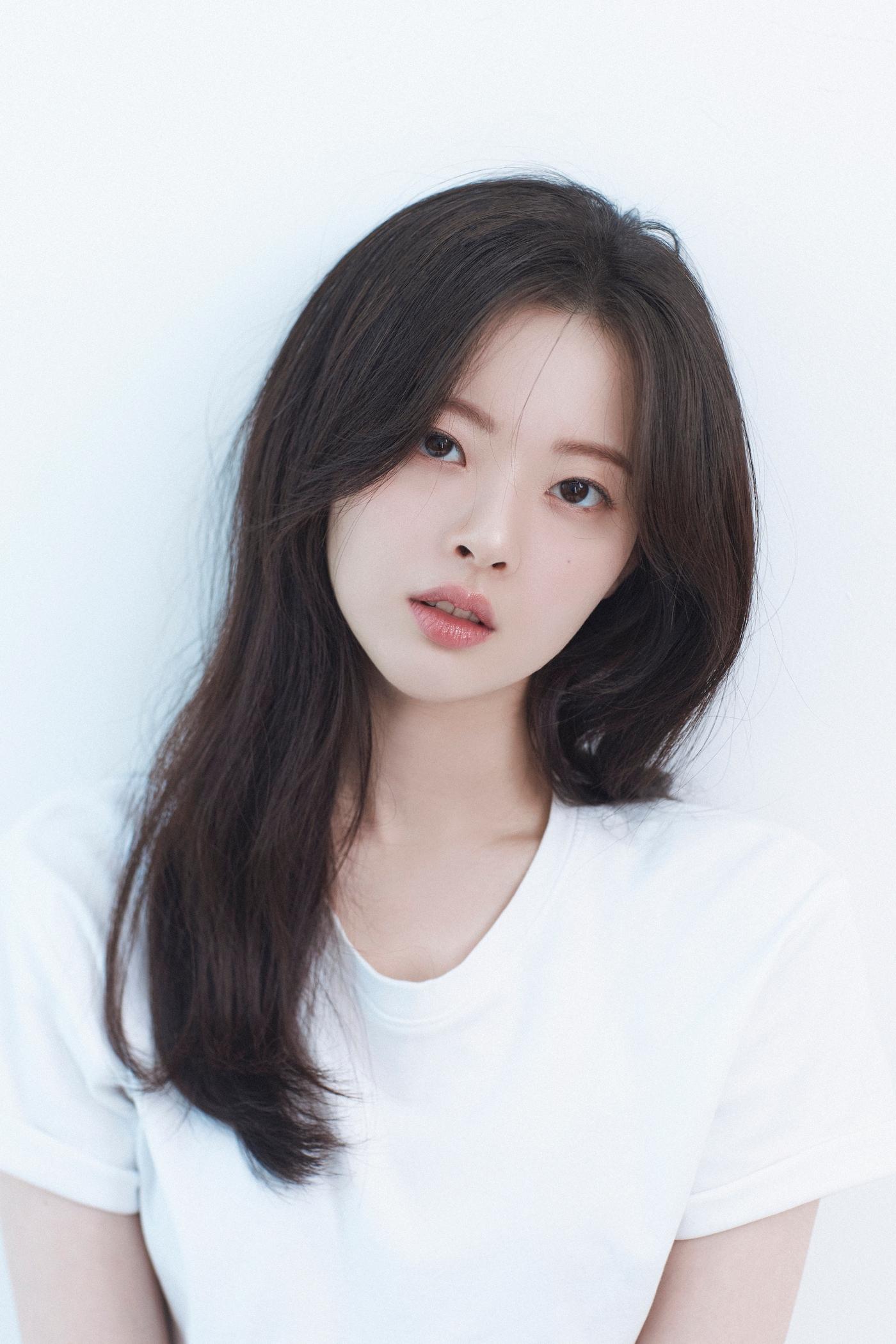 본문 이미지 - 한수아 / 블러썸 엔터테인먼트