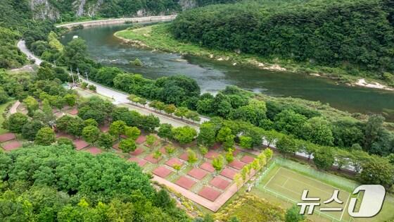 본문 이미지 - 강원 정선군의 새로운 펫 캠핑장이 위치한 정선생태체험학습장 자료사진. &#40;뉴스1 DB&#41;