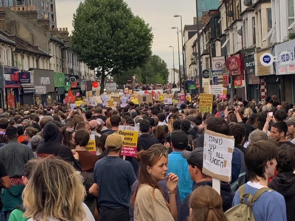 본문 이미지 - &#39;스탠드업 투 레이시즘&#40;&#40;Stand up to racism&#41;&#39; 캠페인 단체가 지난 7일&#40;현지시간&#41; 오후에 소셜미디어&#40;SNS&#41; 엑스 공식 계정에 공개한 사진. 2024.08.07/