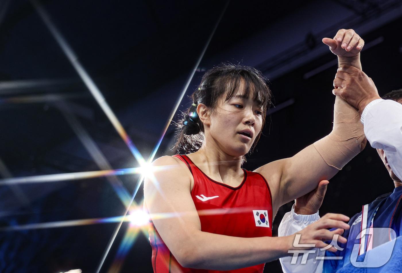 대한민국 레슬링 국가대표팀 이한빛이 9일 오후(한국시간) 프랑스 파리 샹 드 마르스 아레나에서 진행된 2024 파리올림픽 레슬링 여자 프리스타일 62kg급 16강 독일의 루이자 니메슈 선수와의 경기를 준비하고 있다. 2024.8.9/뉴스1 ⓒ News1 박정호 기자