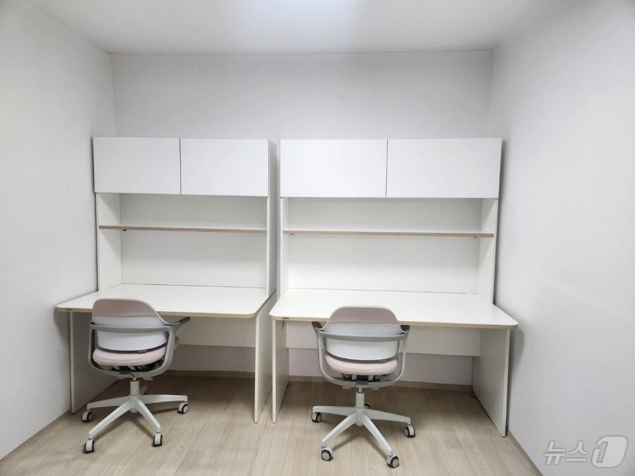 본문 이미지 - 아동 주거 빈곤 지원 사업으로 만들어진 아동 공부방 모습.(남구청 제공)