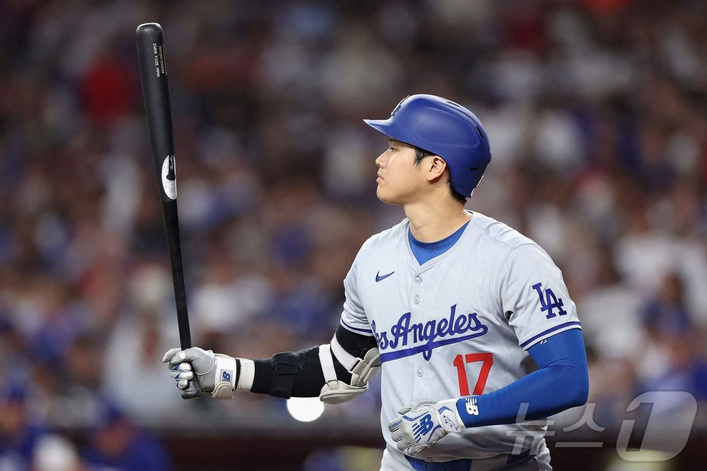 본문 이미지 - 1일(한국시간) 애리조나전에서 홈런을 쏘아올린 오타니 쇼헤이. ⓒ AFP=뉴스1